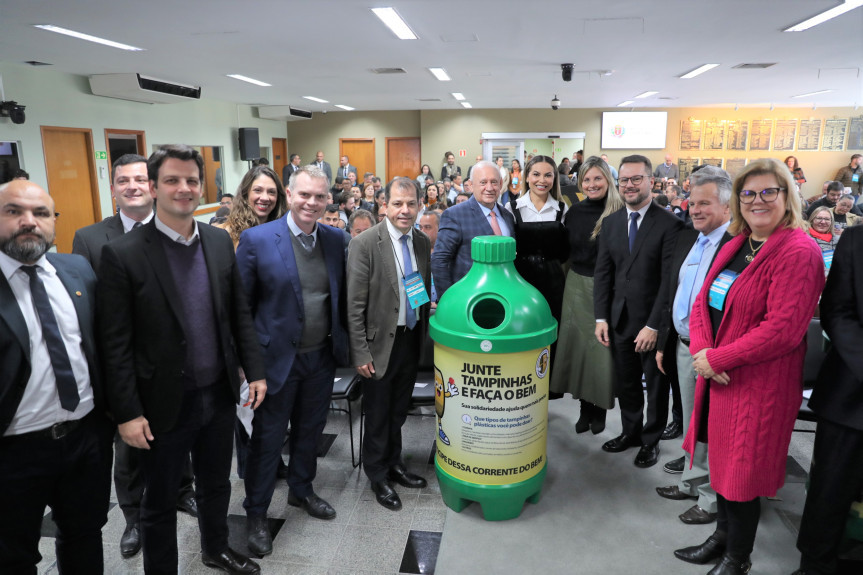 O programa Tampinha Paraná foi lançado nesta quarta-feira (21), durante o 1º Encontro dos Parlamentares da Região Metropolitana de Curitiba, na Câmara Municipal de Curitiba.