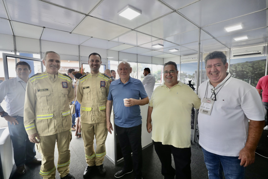 O presidente da Assembleia, deputado Ademar Traiano (PSD), recebeu uma série de lideranças ao longo desta quinta-feira (13).