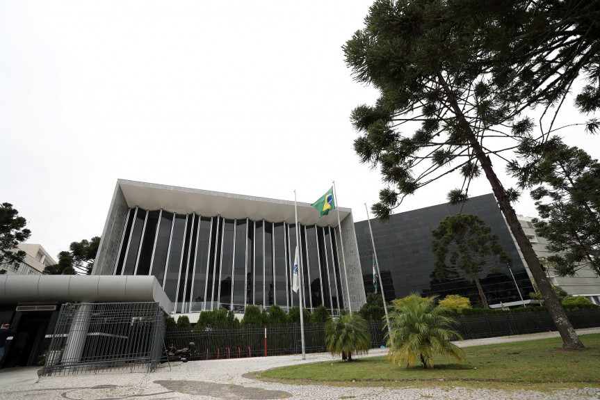 Assembleia pede investigação sobre fakenews e cibercrimes.