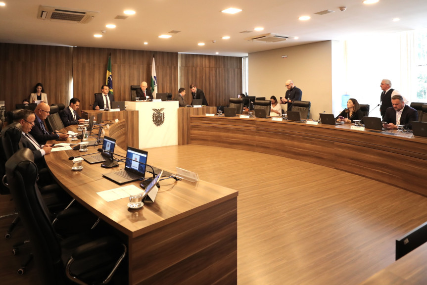 Reunião ocorreu no início da tarde desta segunda-feira (24), no Auditório Legislativo.