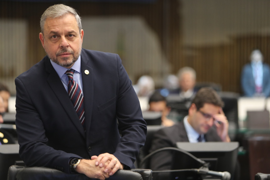 Deputados aprovaram na sessão desta quarta-feira (12) projeto do deputado Ricardo Arruda (PSL) que permite a doação de bicicletas apreendidas para confecção de cadeiras de rodas.
