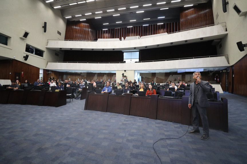 O treinamento segue até sexta-feira (22) e atende dezenas de Câmaras municipais do Paraná e também de estados vizinhos, Santa Catarina e São Paulo.