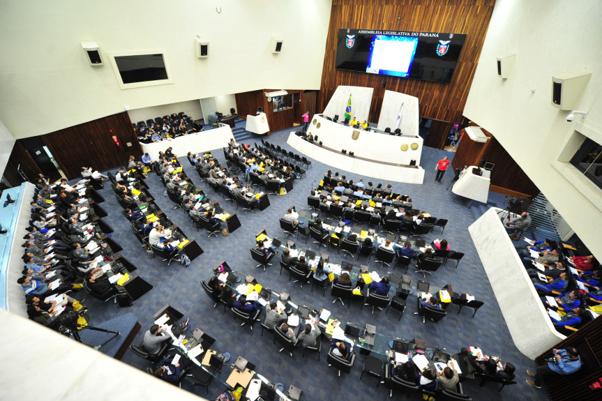 Todos os anos, mais de 700 estudantes ocupam o plenário da Assembleia para um aulão preparatório para o Enem.