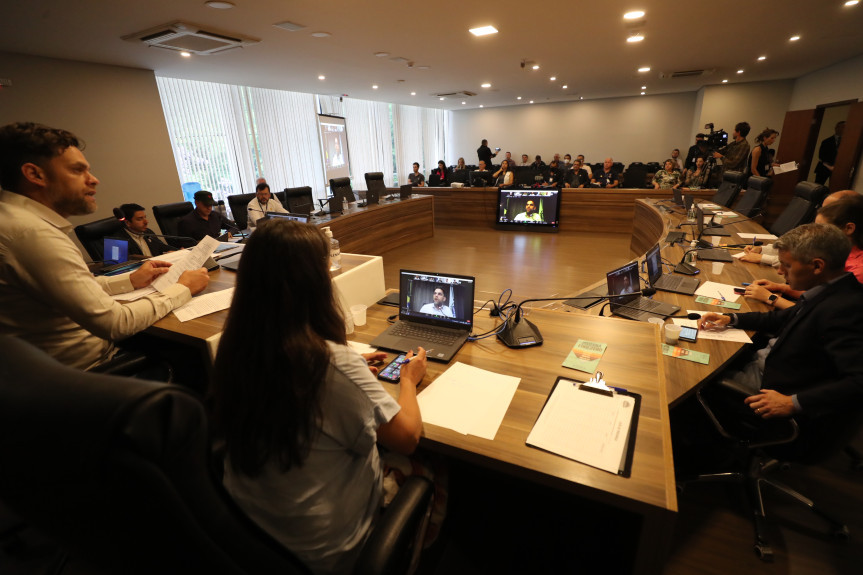 Encontro teve a presença de representante da prefeitura de Fazenda Rio Grande, de órgãos estaduais e da empresa gerenciadora do aterro do município.