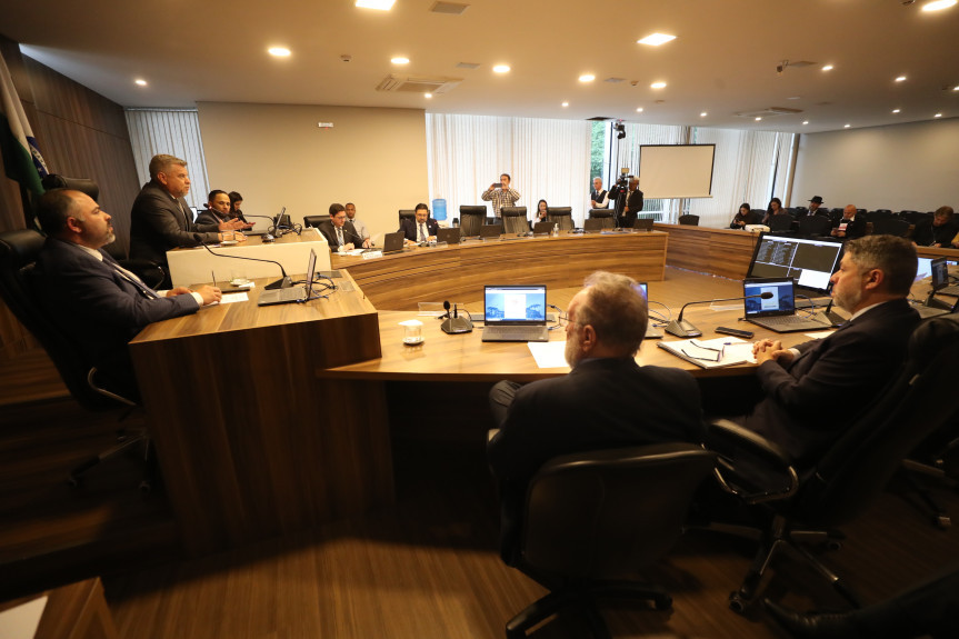 Reunião aconteceu no Auditório Legislativo, no fim da tarde desta segunda-feira (20).