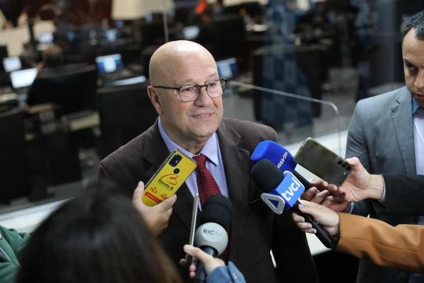 “Questionamos itens que podem ter reflexo sobre as tarifas e a segurança jurídica da garantia da realização das obras”, informou Romanelli.