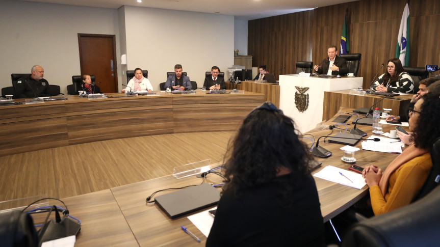 Reunião ocorreu no final da manhã desta quarta-feira (25), no Auditório Legislativo