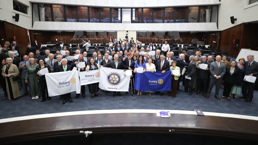Solenidade ocorreu na manhã desta sexta-feira (24), no Plenário da Casa.