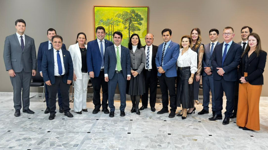Lideranças políticas e jurídicas de Cascavel se reuniram com a presidente do TJPR, desembargadora Lidia Maejima.