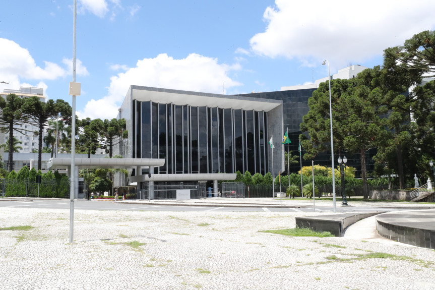 Na segunda-feira (24), a pauta de votações da sessão plenária está composta por 20 itens.