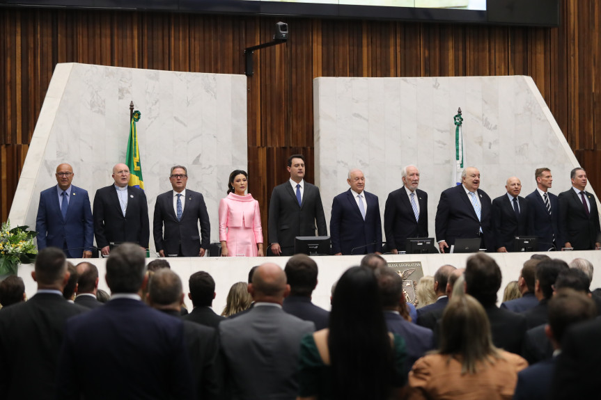 Governador e vice-governador tomam posse em sessão solene na Assembleia Legislativa