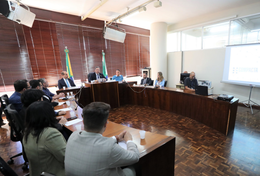 A reunião contou com a presença de parlamentares, representantes de instituições e do presidente da Federação Paranaense de Comunidades Terapêuticas Associadas (COMPACTA), Thiago Massolin.