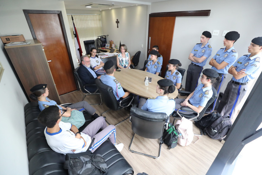 Visitantes foram recebidos pelo deputado Tercilio Turino (MDB).