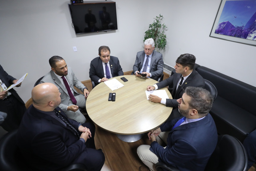 Parlamentares que compõem o Bloco reuniram logo após a sessão plenária desta terça-feira (25), na Sala Caíto Quintana.