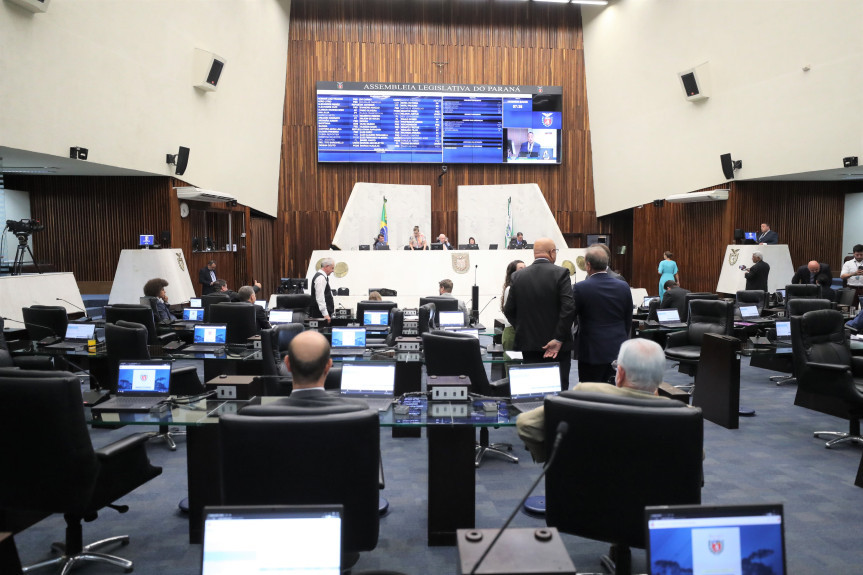 O projeto de lei 664/2021, da deputada Cantora Mara Lima (REP), avançou em primeira votação na primeira das duas sessões plenárias ordinárias realizadas nesta terça-feira (24) – a sessão de quarta (25) foi antecipada.