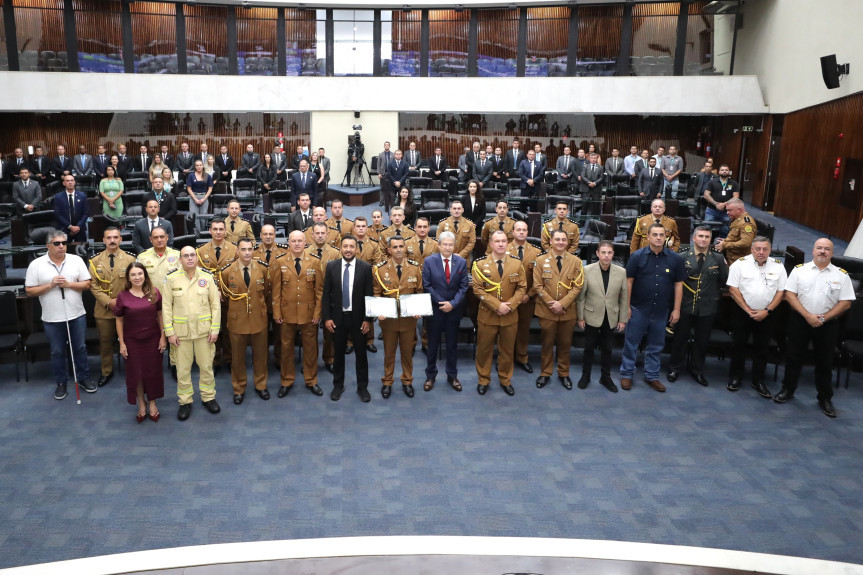 Solenidade ocorreu na tarde desta terça-feira (25), no Plenário da Assembleia Legislativa do Paraná.