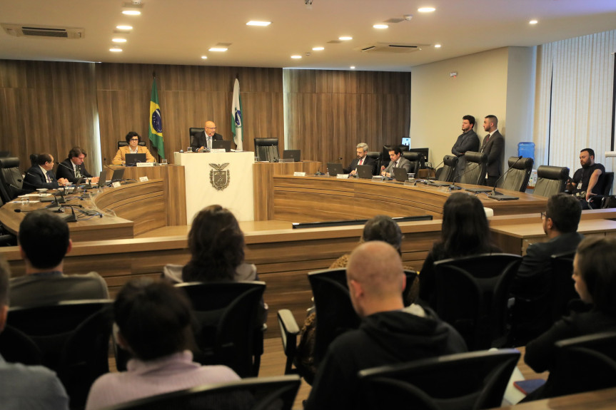 Reunião aconteceu no Auditório Legislativo, no final da tarde desta segunda-feira (9).