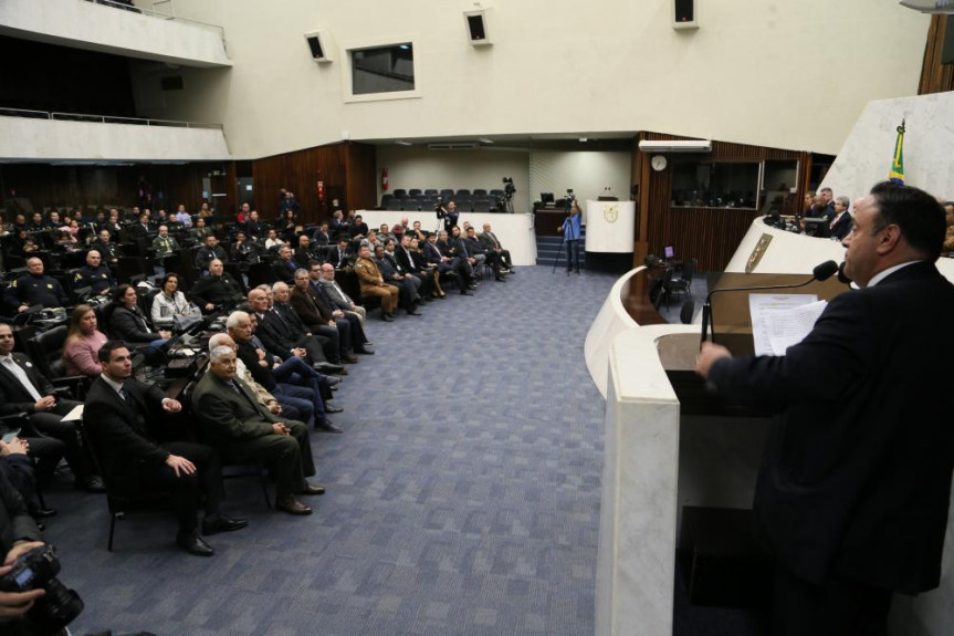 Sessão solene na Assembleia Legislativa, proposta pelo deputado Hussein Bakri (PSD), homenageou os 91 anos da Polícia Rodoviária Federal e encerrou a Semana Nacional de Trânsito.
