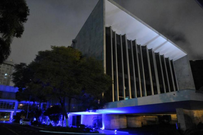 Assembleia na cor azul em referência à campanha Agosto Azul de cuidados com a saúde do homem.