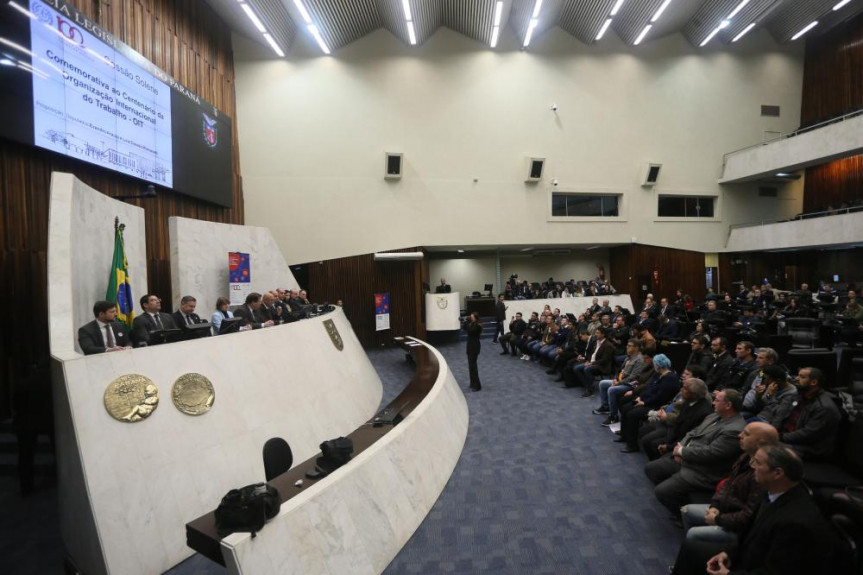 Evento marcou os 100 anos da Organização Internacional do Trabalho (OIT), e foi proposto pelos deputados Luiz Claudio Romanelli (PSB) e Evandro Araújo (PSC).