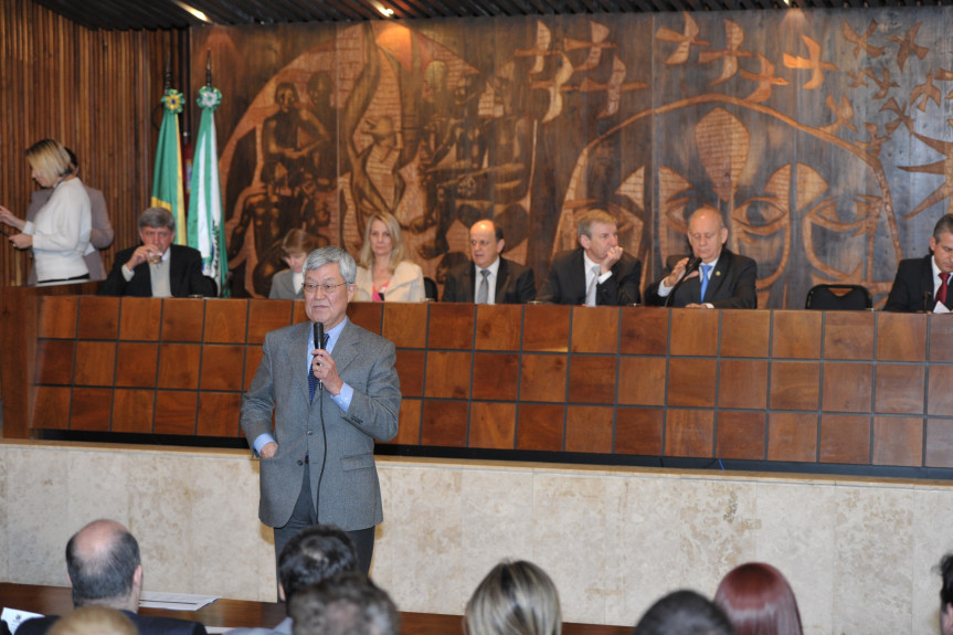 Secretário de Estado do Planejamento e Coordenação Geral, Cássio Taniguchi, durante a audiência pública desta terça-feita (07).
