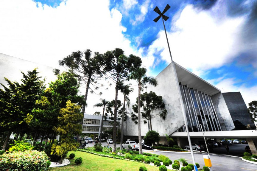 Fachada Assembleia Legislativa do Paraná.