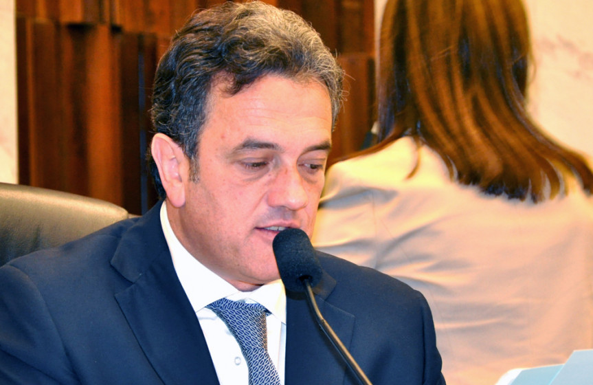 1º secretário da Assembleia Legislativa, deputado Plauto Miró.