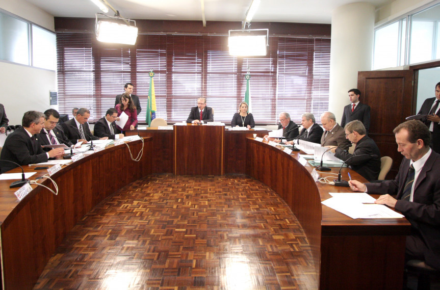 Reunião extraordinária da Comissão de Constituição e Justiça (CCJ) nesta segunda-feira (23/04).