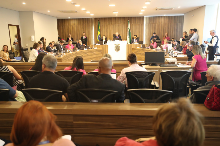 Em sessão especial da CCJ, deputados aprovam projeto que iguala premiações entre homens e mulheres em competições esportivas apoiadas pelo Governo.