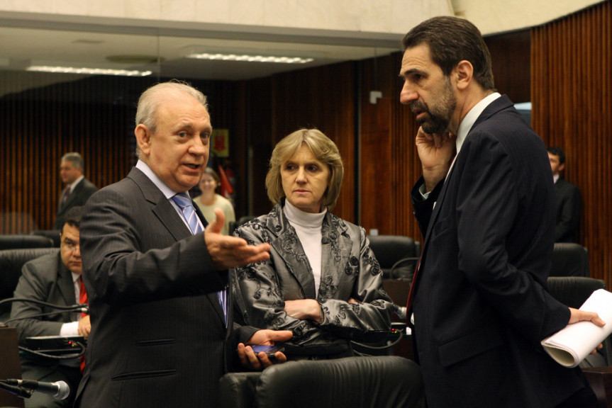Deputados durante sessão plenária.