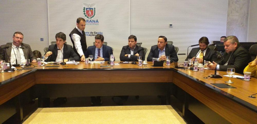 Na reunião ficou definido que, até a semana que vem, os deputados se reunirão em grupos regionais e encaminharão uma lista de obras ao Líder do Governo.