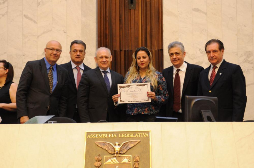 Cérys Tramontini, representante do Centro da Cultura Tibetana no Brasil, foi uma das homenageadas com diploma de Menção Honrosa.