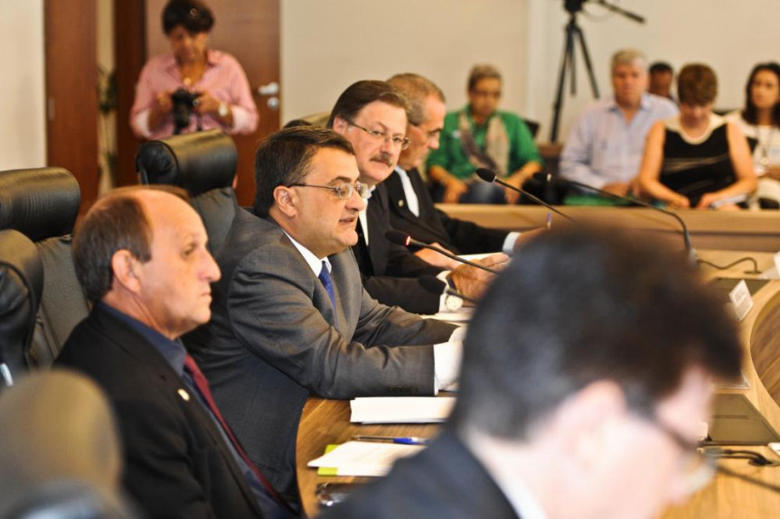 Secretário de Estado da Saúde, Michele Caputo Neto e deputado Dr. Batista (PMN)