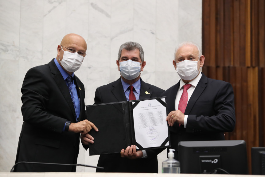 Deputado Bazana assume a função de deputado estadual.