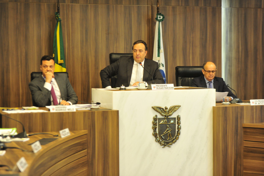 Proposta do Executivo volta a ser discutida numa reunião extraordinária marcada para a próxima segunda-feira (4).