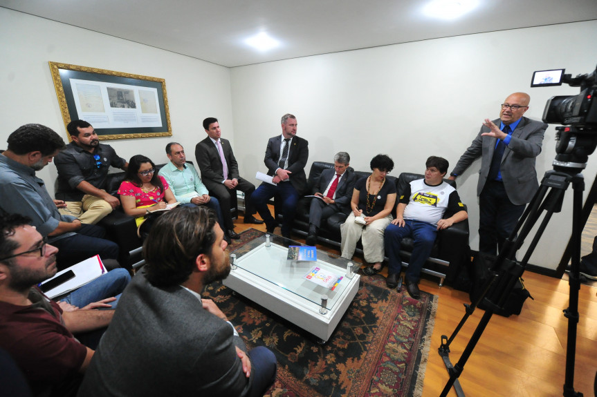 Reunião da Frente Parlamentar de Promoção e Defesa das Universidades Públicas do Paraná.