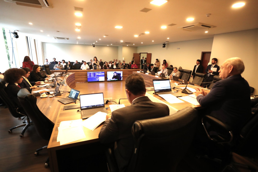 Reunião ocorreu no início da tarde desta terça-feira (8), no Auditório Legislativo.