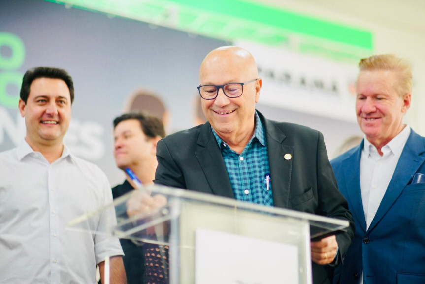 Os deputados estaduais Luiz Claudio Romanelli (PSD) e Luis Corti (PSB) enalteceram o programa Rota do Progresso, lançado na manhã desta quarta-feira (19) no Palácio Iguaçu.