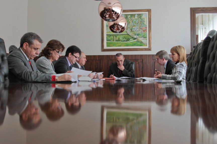 A Comissão de Orçamento é presidida pelo deputado Nereu Moura e tem o deputado Elio Rusch como relator.