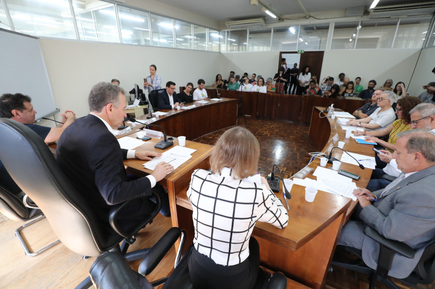 Reunião ocorreu na Sala das Comissões, na manhã desta terça-feira (19).