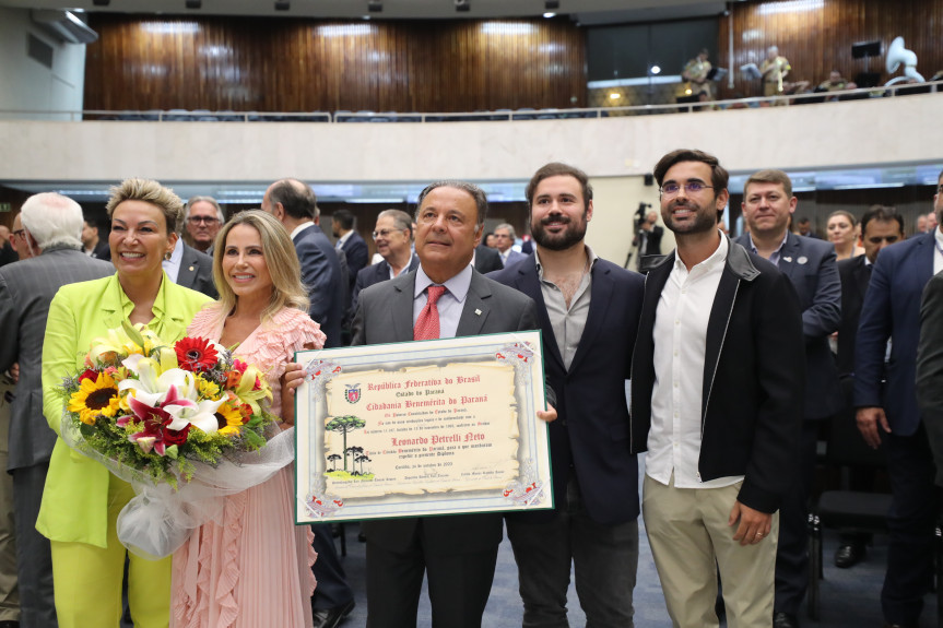 Solenidade lotou o Plenário da Assembleia Legislativa na noite desta terça-feira (24).