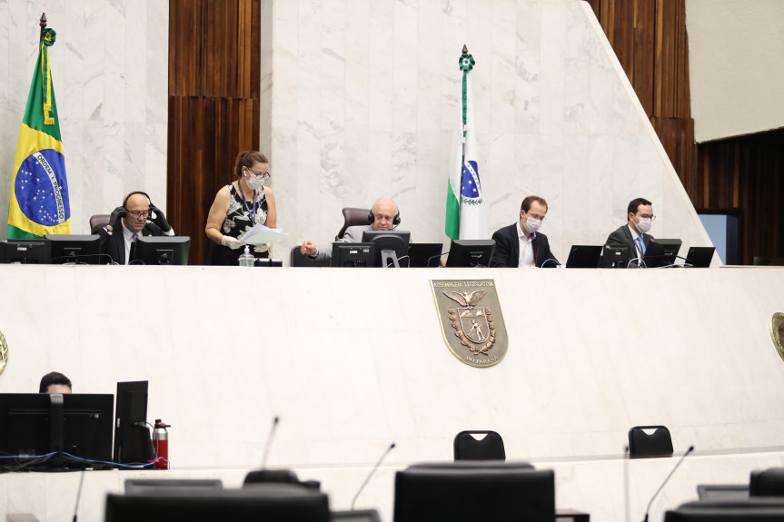 Em mais uma sessão plenária remota, deputados estaduais votam projetos que ajudam no enfrentamento ao coronavírus.