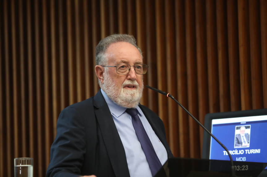 "Não podemos esperar que pessoas morram para só então as providências serem tomadas" - destacou Turini em requerimento à Secretaria de Infraestrutura e Logística do Estado e ao Departamento de Estradas de Rodagem - DER/Paraná.