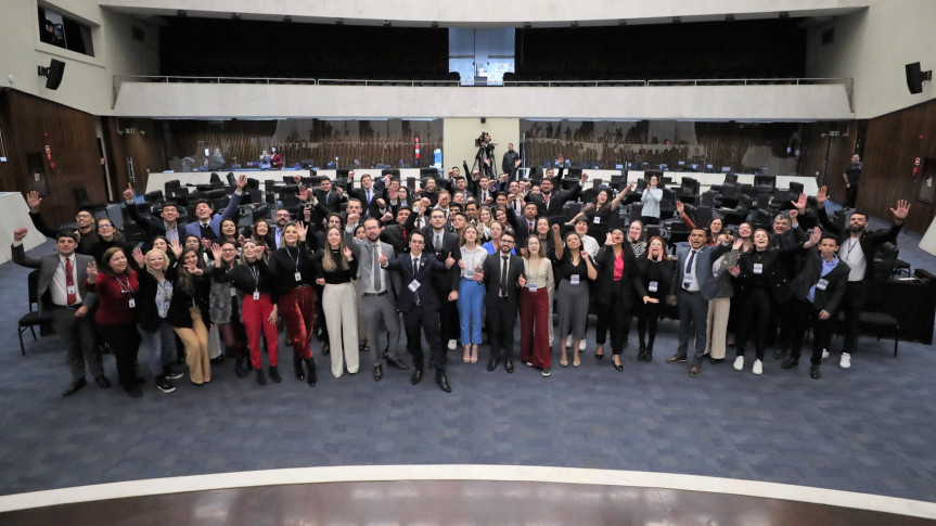 Foram quase dez dias de imersão na Assembleia Legislativa do Paraná, onde 76 estudantes universitários puderam conhecer mais sobre o processo legislativo.