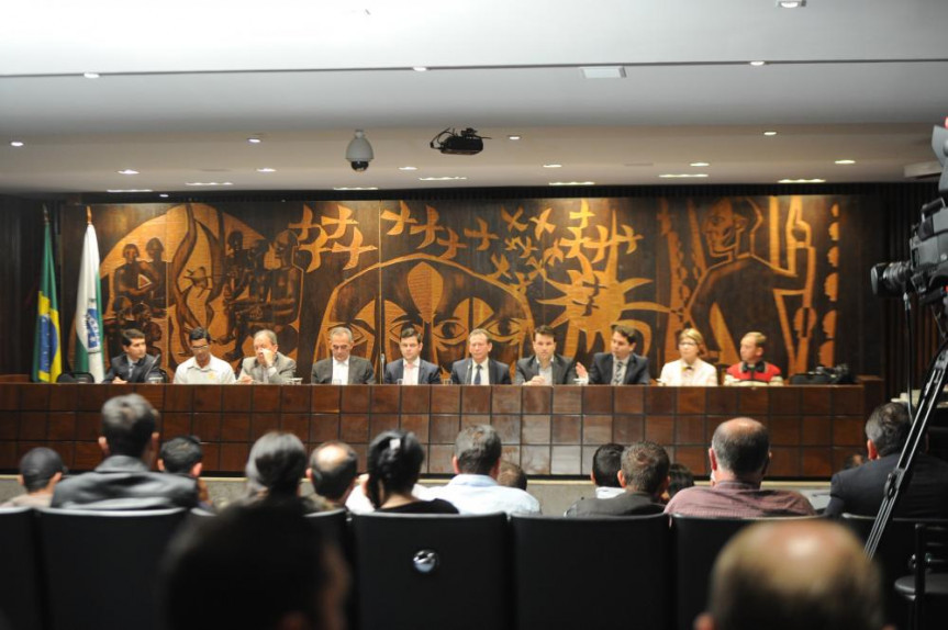 Audiência Pública 19/09/2016 "Asfaltamento das rodovias de acesso aos municípios paranaenses."
