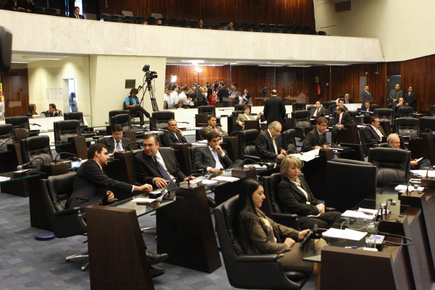 Deputados durante sessão ordinária.