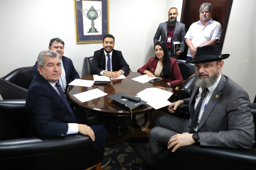 Reunião aconteceu após a sessão plenária desta quarta-feira (2).