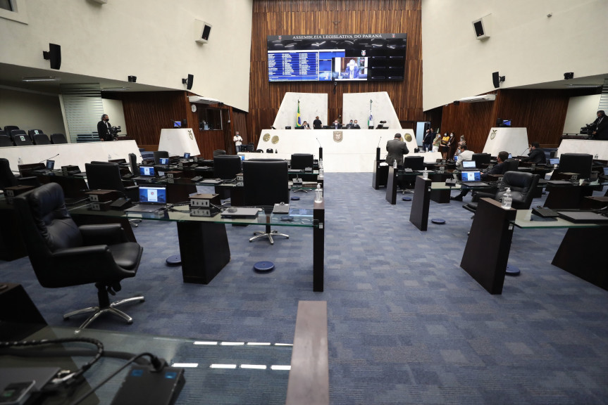 Projeto de lei que prorroga a concessão de auxílio emergencial para classe artística foi aprovado em primeiro turno pelos deputados estaduais na Assembleia Legislativa do Paraná