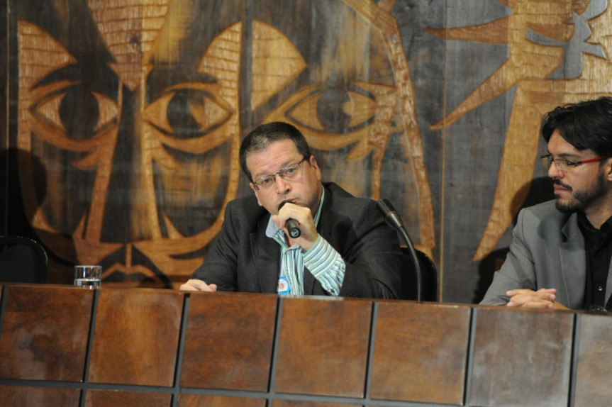 Seminário promovido pela Escola do Legislativo contou com a participação do professor Sérgio Braga.