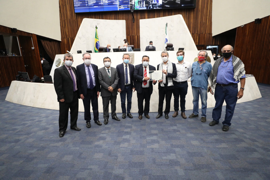 O presidente da Federação Árabe Palestina do Brasil (Fepal), Ualid Rabah, foi homenageado pela Assembleia Legislativa do Paraná.